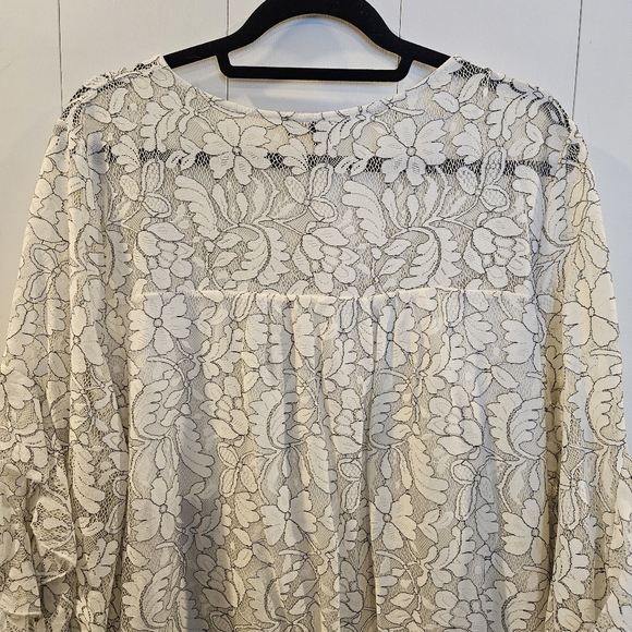 Suzanne Betro 1x White Lace dress - Picture 10 of 10